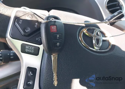 2018 Toyota Tundra Sr5 5.7L V8 z USA, uszkodzony, nr VIN 5TFDY5F18JX742338